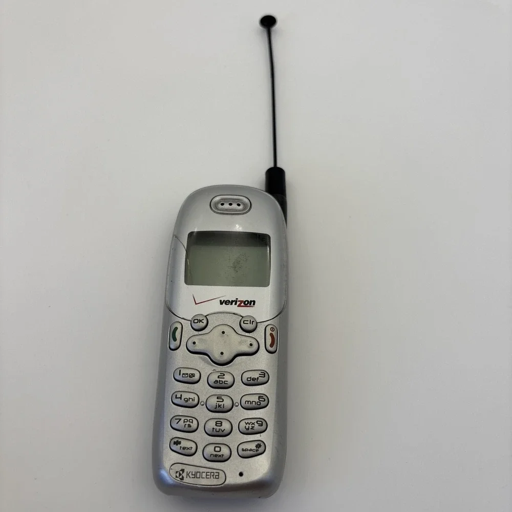 Kyocera 2325  - Verizon Cell Phone Silver Vintage Collector Phone - Not Battery